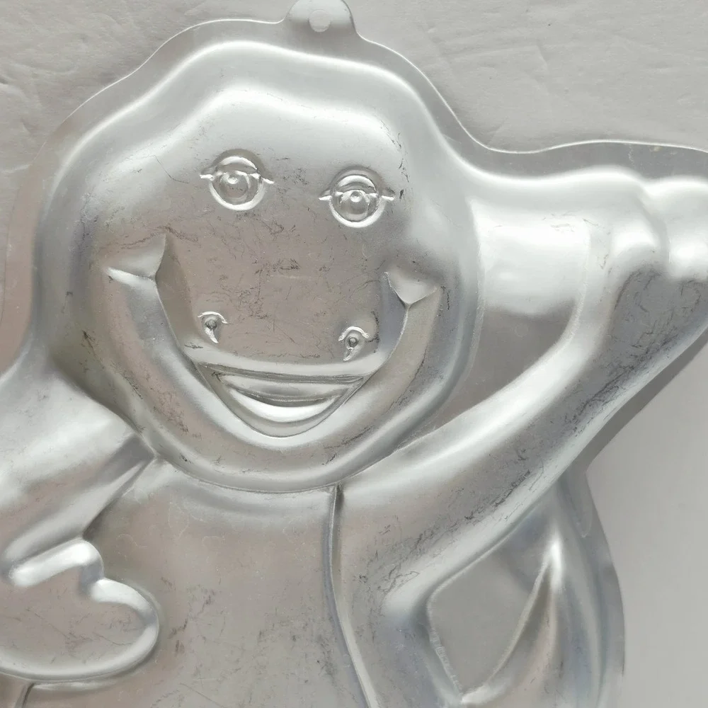 1993 Barney cake pan. great condition